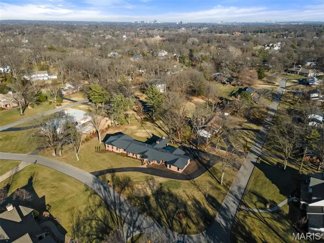 $2,775,000 | 1534 Woodgate Drive, Frontenac, MO 63131