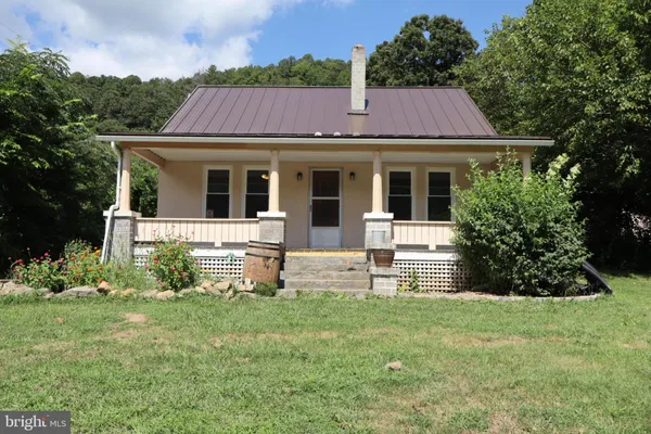 $260,000 | 3383 Petersburg Pike, Franklin, WV 26807