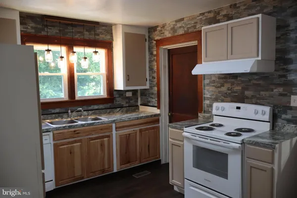 $260,000 | 3383 Petersburg Pike, Franklin, WV 26807