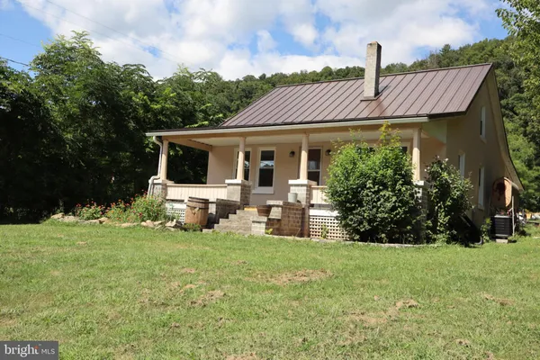 $260,000 | 3383 Petersburg Pike, Franklin, WV 26807