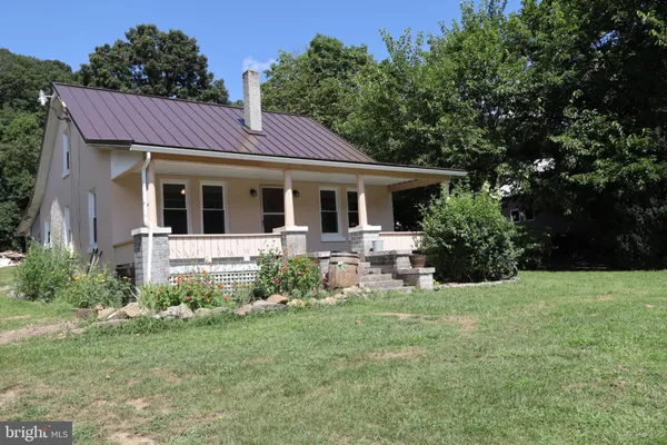 $260,000 | 3383 Petersburg Pike, Franklin, WV 26807