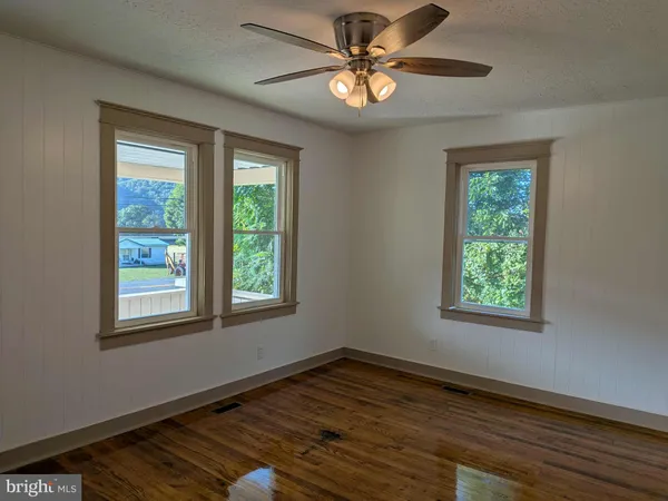 $260,000 | 3383 Petersburg Pike, Franklin, WV 26807