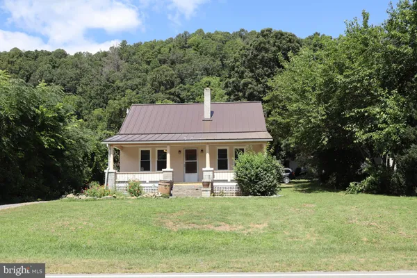 $260,000 | 3383 Petersburg Pike, Franklin, WV 26807
