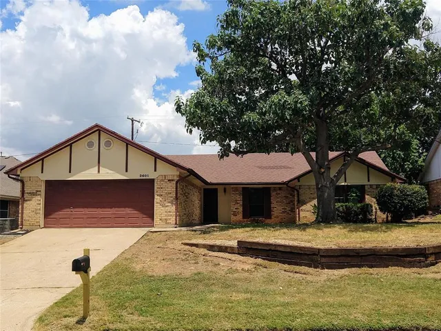 $2,100 | 2601 Partridge Avenue, Arlington, TX 76017