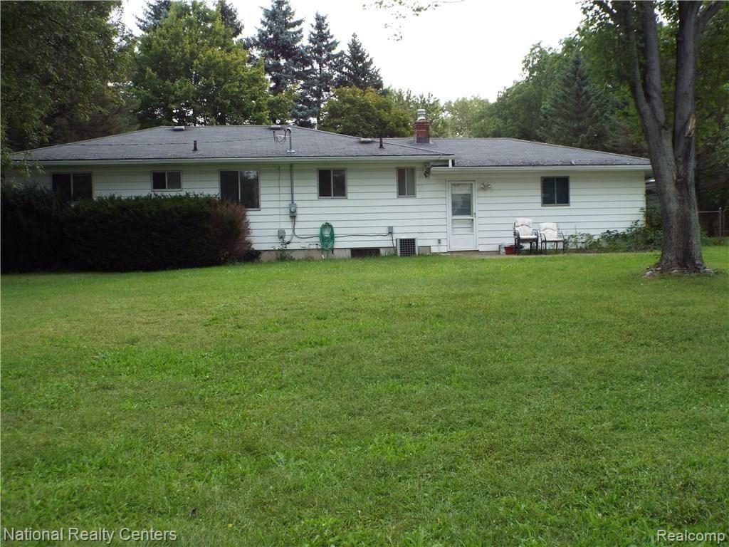 9581 Andersonville Road Clarkston, MI 48346 - Photo 5 of 31 DSCF3016.JPG