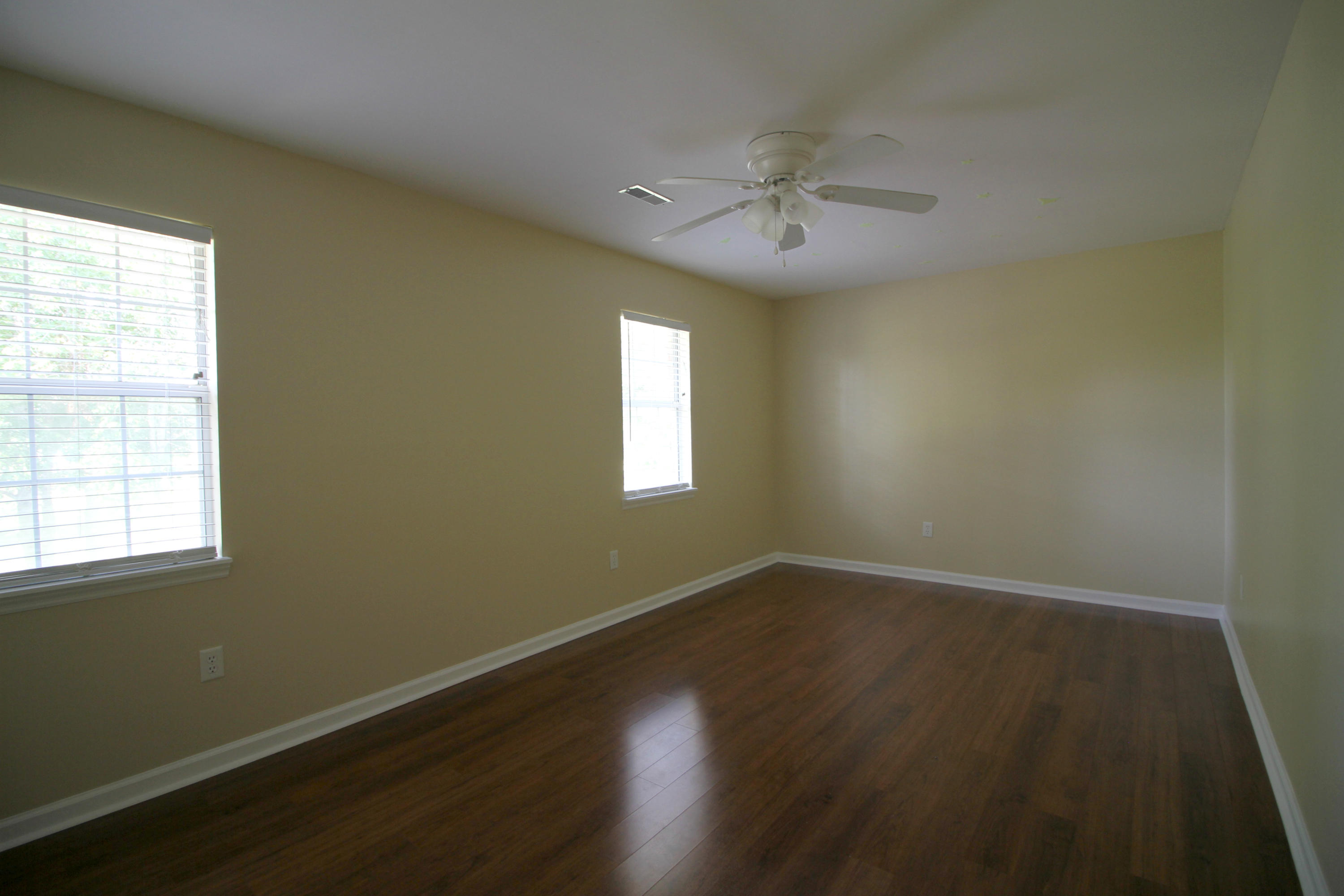 1319 Kingfisher Circle Hanahan, SC 29410 - Photo 10 of 13 1319 Kingfisher