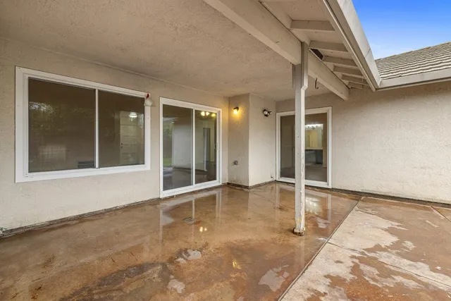 a view of a entrance door of the house