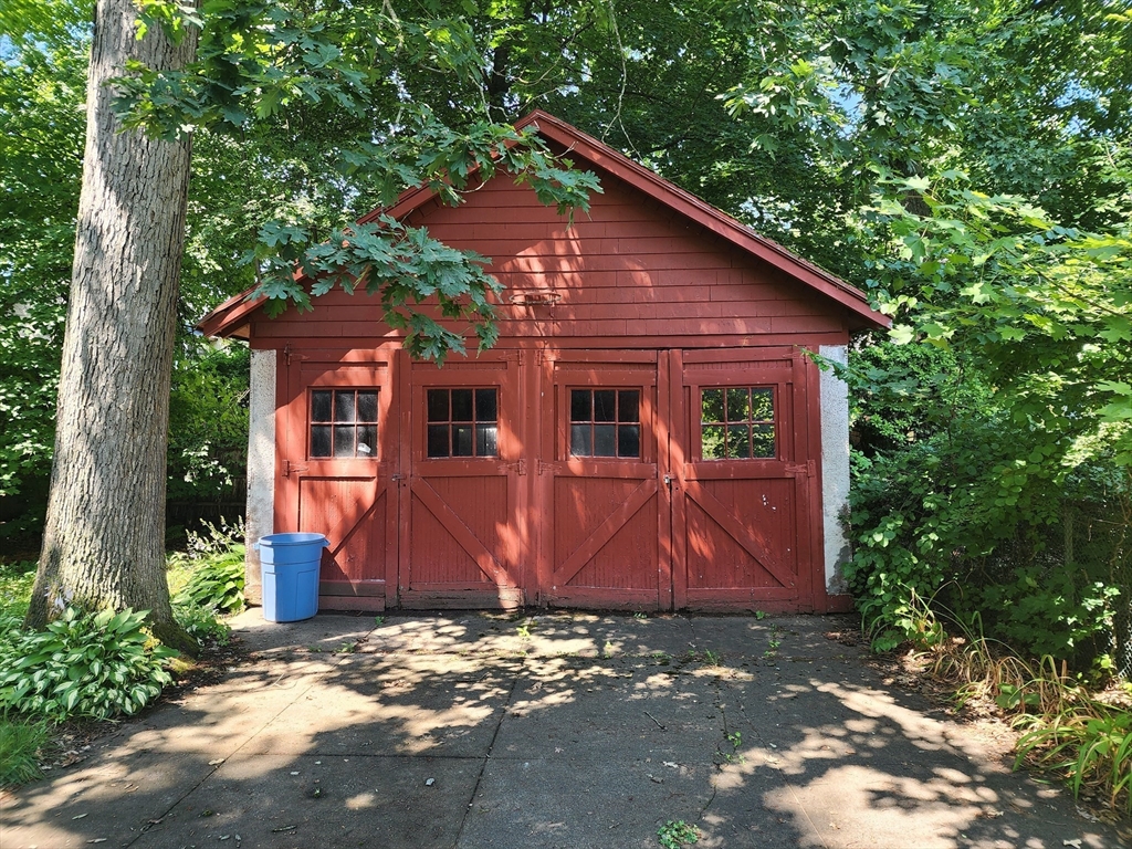 58 Rockland Street Springfield, MA 01118 - Photo 2 of 26