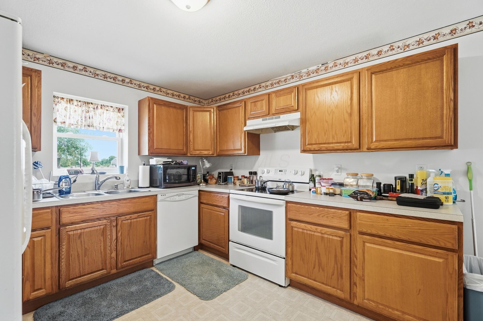 6809 Palmer Road Pataskala, OH 43062 - Photo 58 of 112 Double - 1st Floor - Eat-In Kitchen - 6809 Palmer Road, Millersport, OH 43046