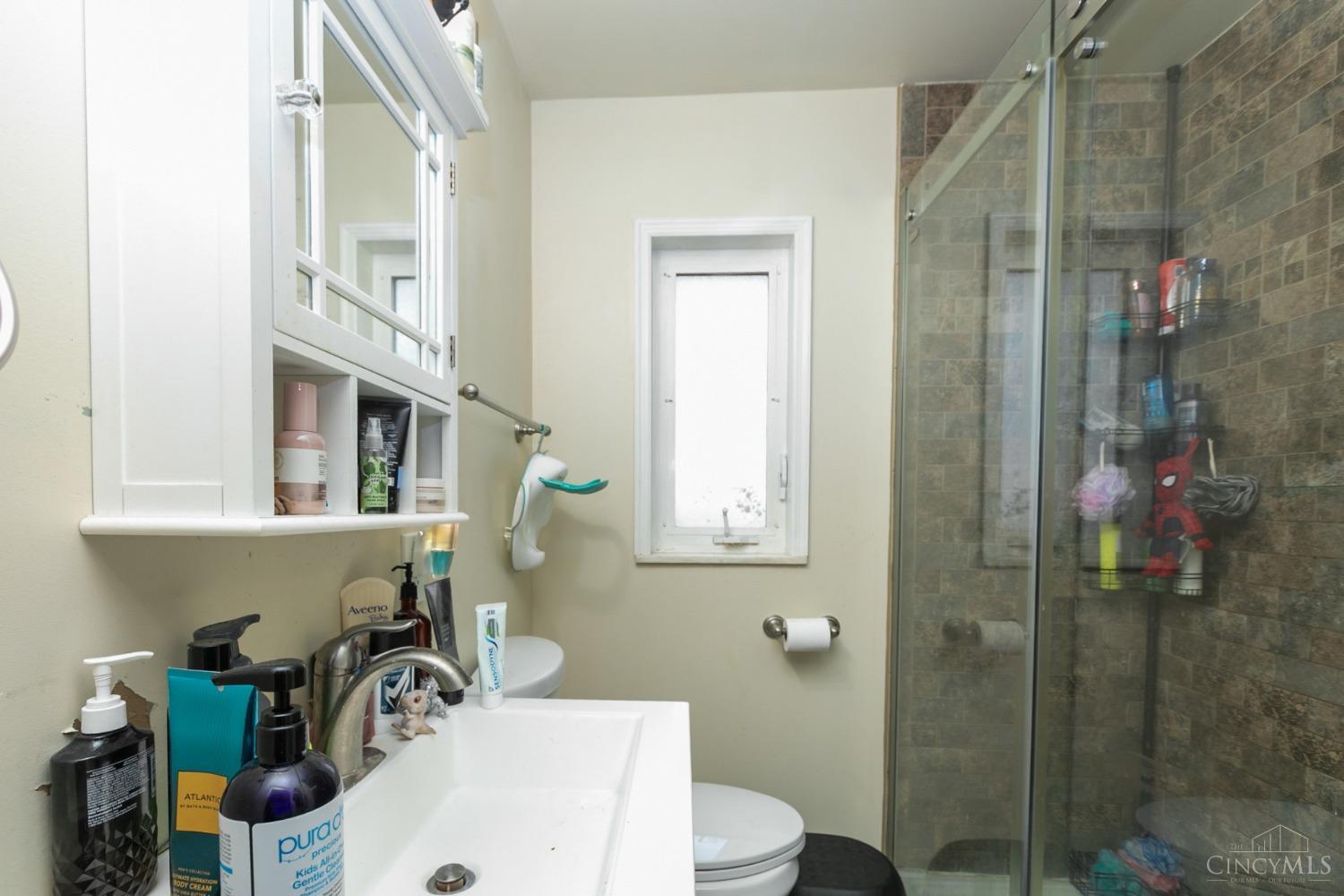 2292 East Galbraith Road Reading, OH 45237 - Photo 5 of 29 Gallery Image 5