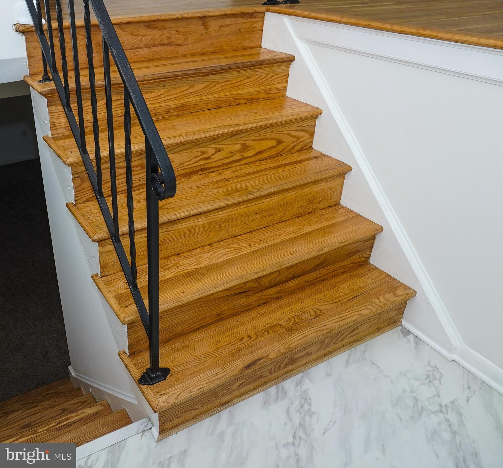 7019 Redmiles Road Laurel, MD 20707 - Photo 4 of 59 Stairs Foyer View
