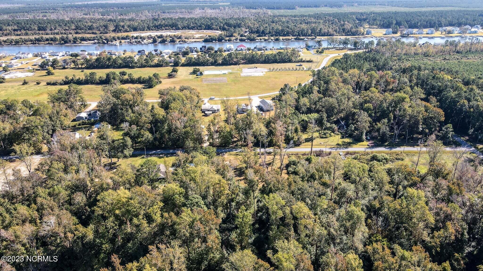 112 Tradewinds Road Newport, NC 28570 - Photo 5 of 19 1 (5)