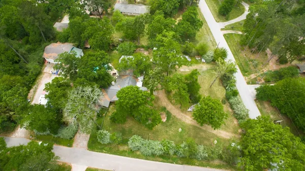 $1,050,000 | 1802 Pinewoods Way, Spring, TX 77386