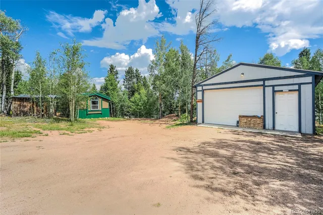 a view of a backyard with plants