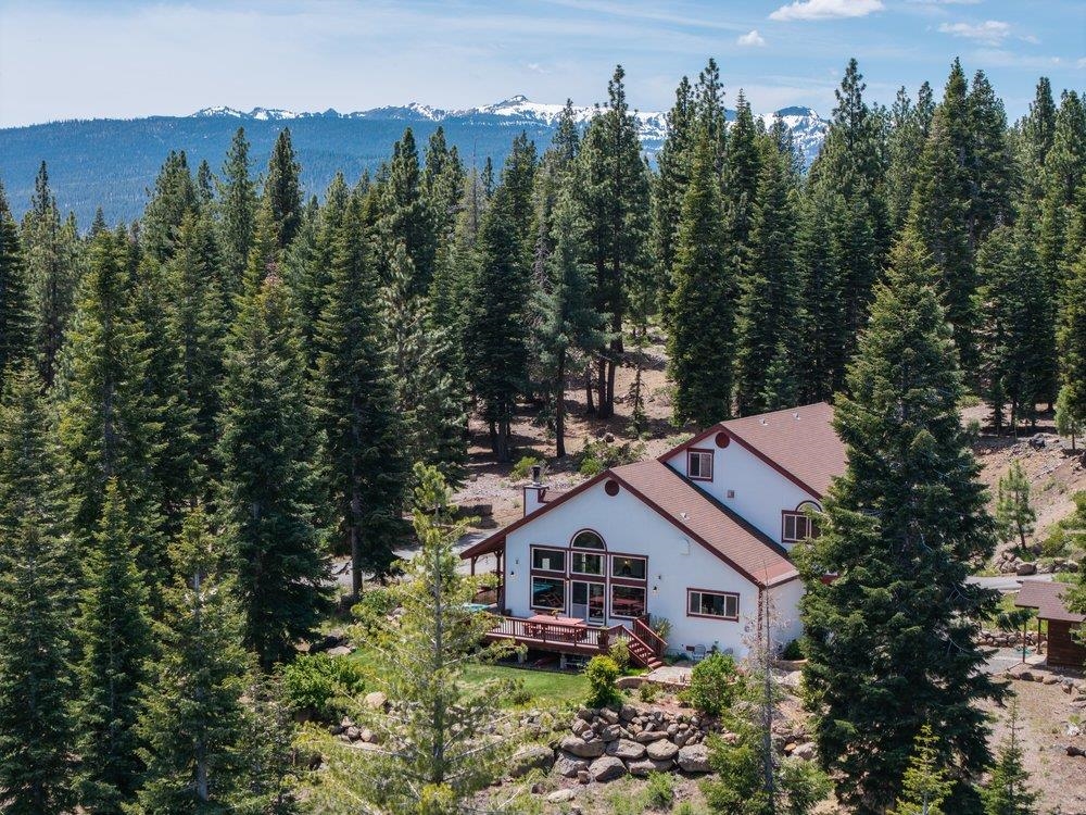 10983 Beacon Road Truckee, CA 96161 - Photo 3 of 28
