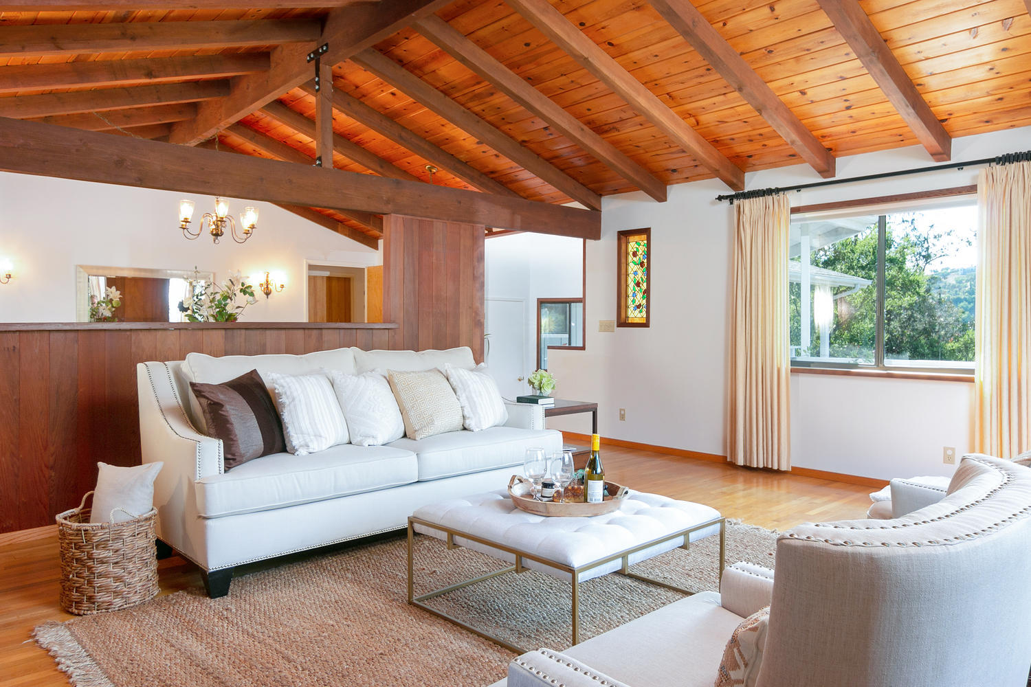 186 Sierra Vista Road Montecito, CA 93108 - Photo 11 of 47 11 - Living Room