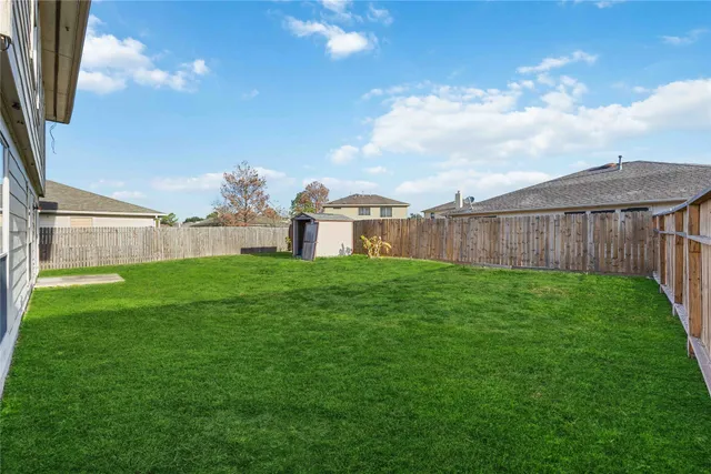 a view of a house with backyard and garden