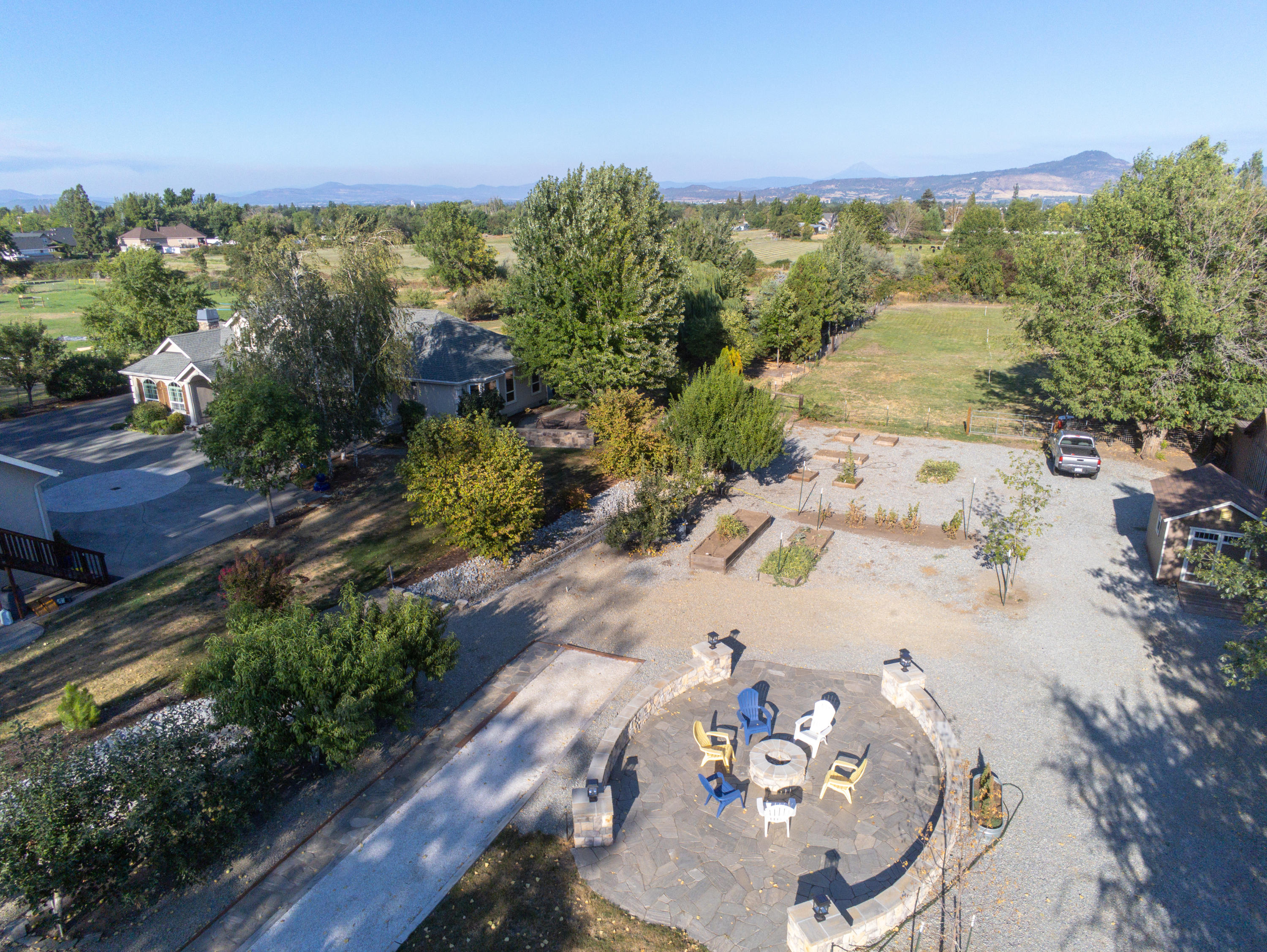 2994 Freeland Road Central Point, OR 97502 - Photo 50 of 66 Firepit4