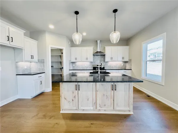 $699,900 | 12855 North Arbor Way, Platte City, MO 64079