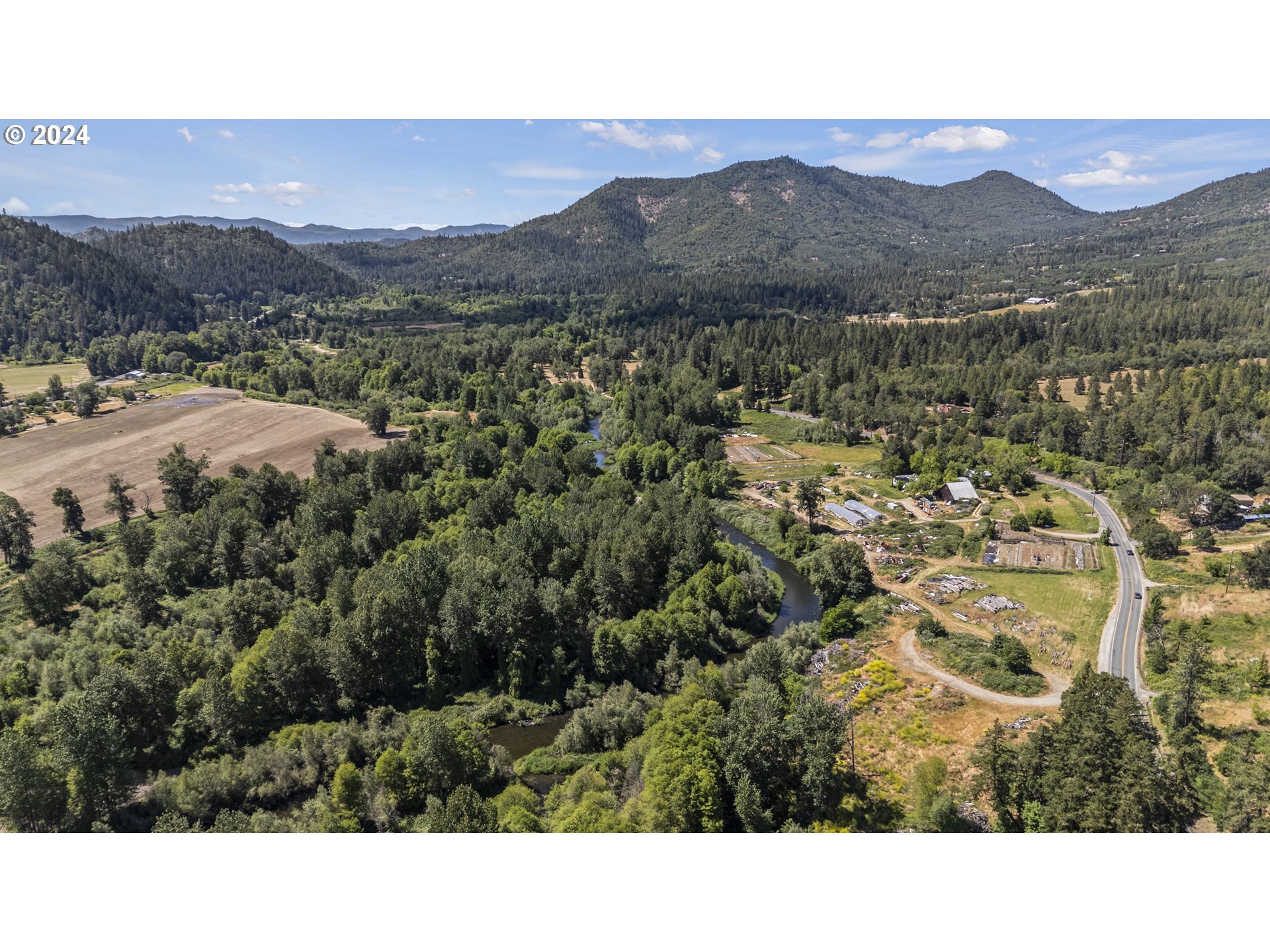 10244 North Applegate Road Grants Pass, OR 97527 - Photo 23 of 24 a view of a city with mountain