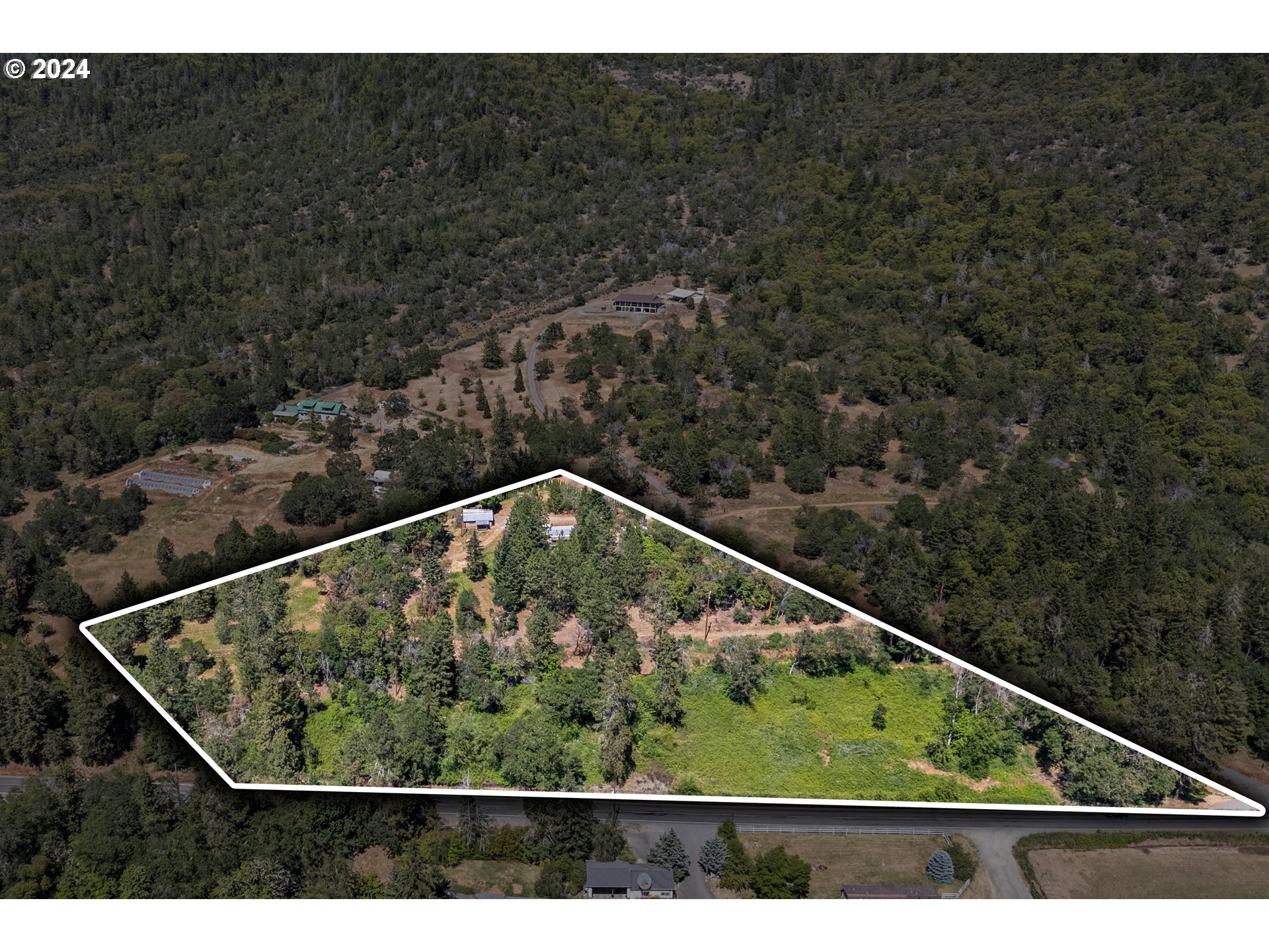 10244 North Applegate Road Grants Pass, OR 97527 - Photo 4 of 24 a view of sky from window