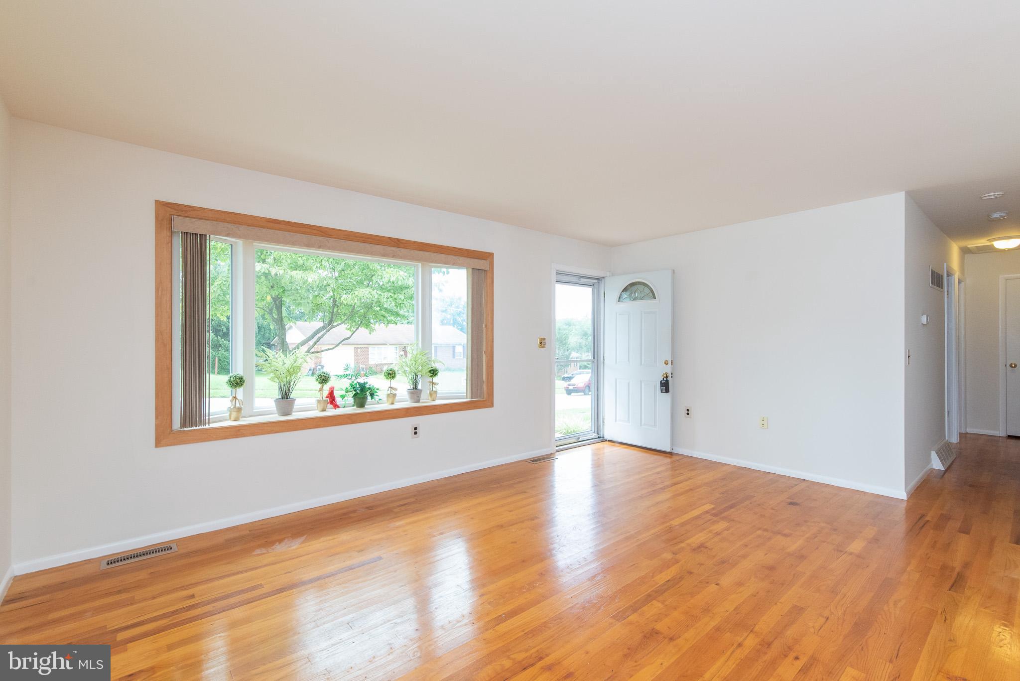 1948 Harewood Road Edgewood, MD 21040 - Photo 5 of 46 Living Room