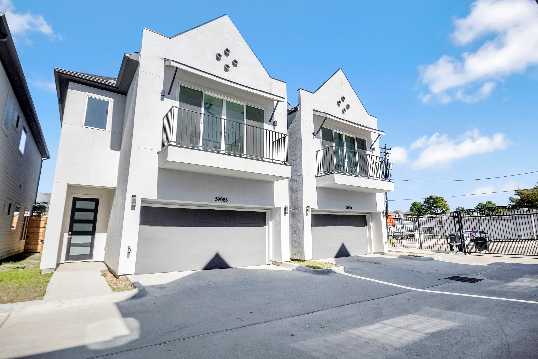 5908 St Augustine Street, Unit C Houston, TX 77021 - Photo 33 of 33 a front view of a building with street