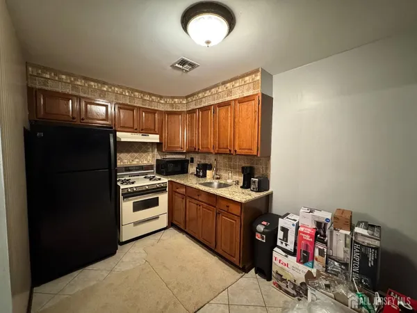 $3,500 | 123 West Kelly Street, Menlo Park Terrace, NJ 08840