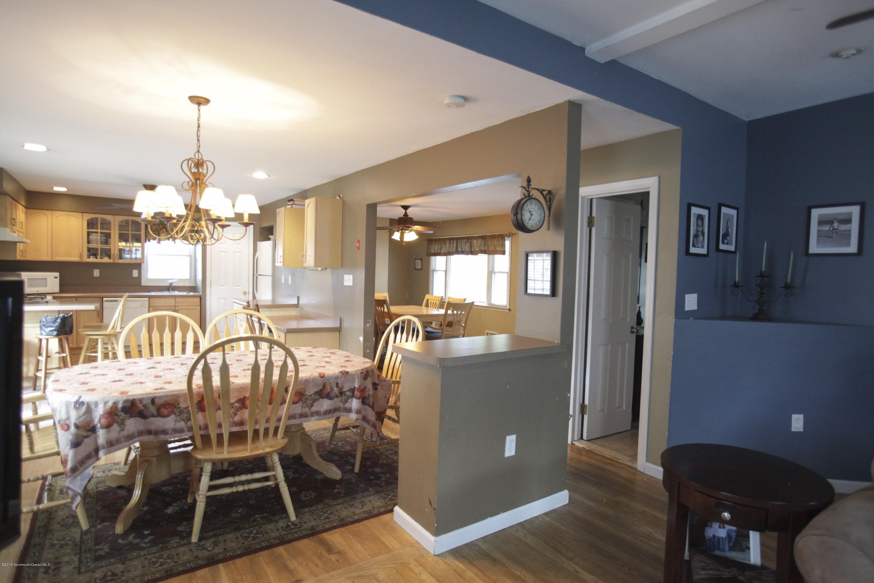 638 Hopping Road Belford, NJ 07718 - Photo 14 of 27 016_EZ ENTERTAINING