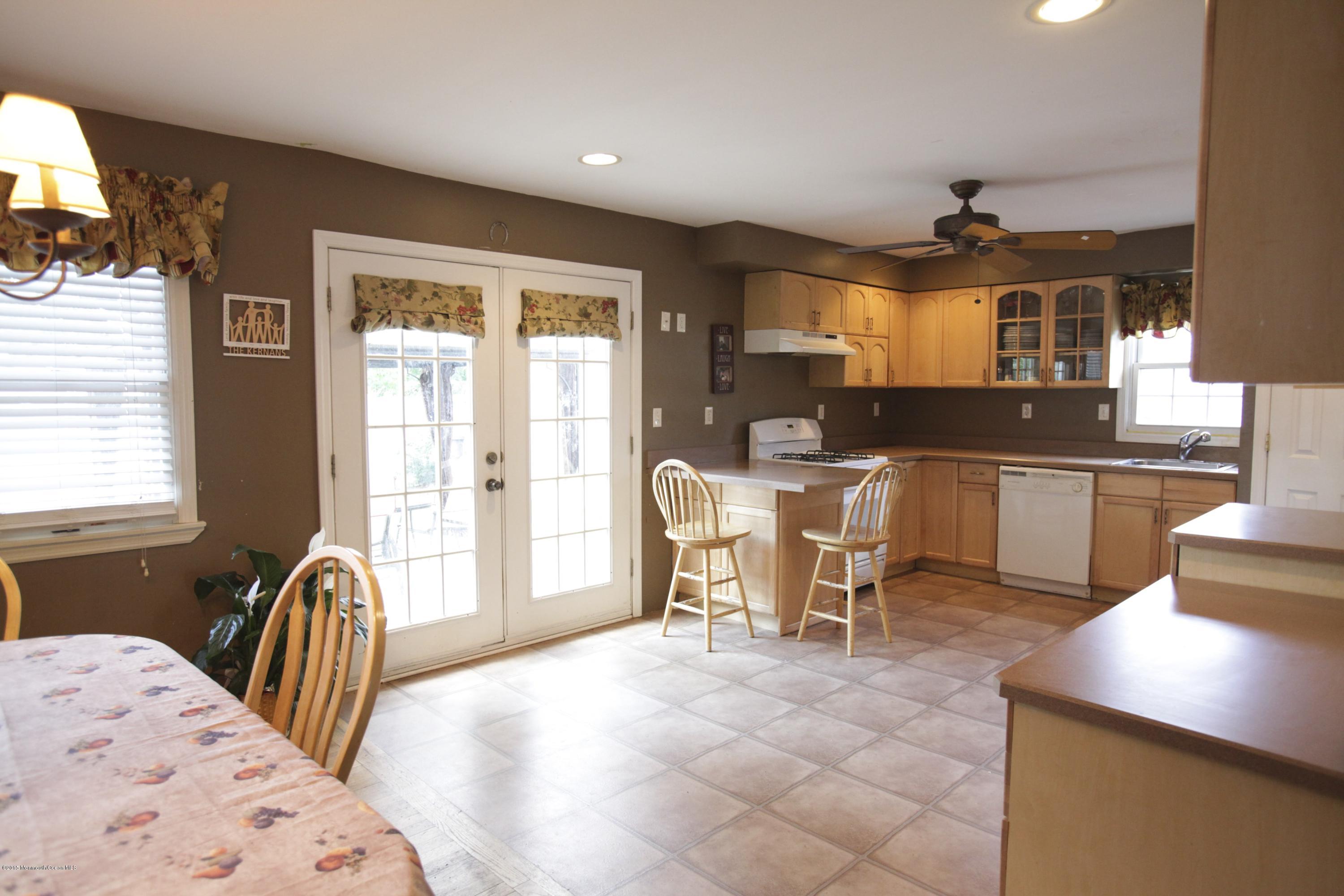 638 Hopping Road Belford, NJ 07718 - Photo 6 of 27 006_KITCHEN