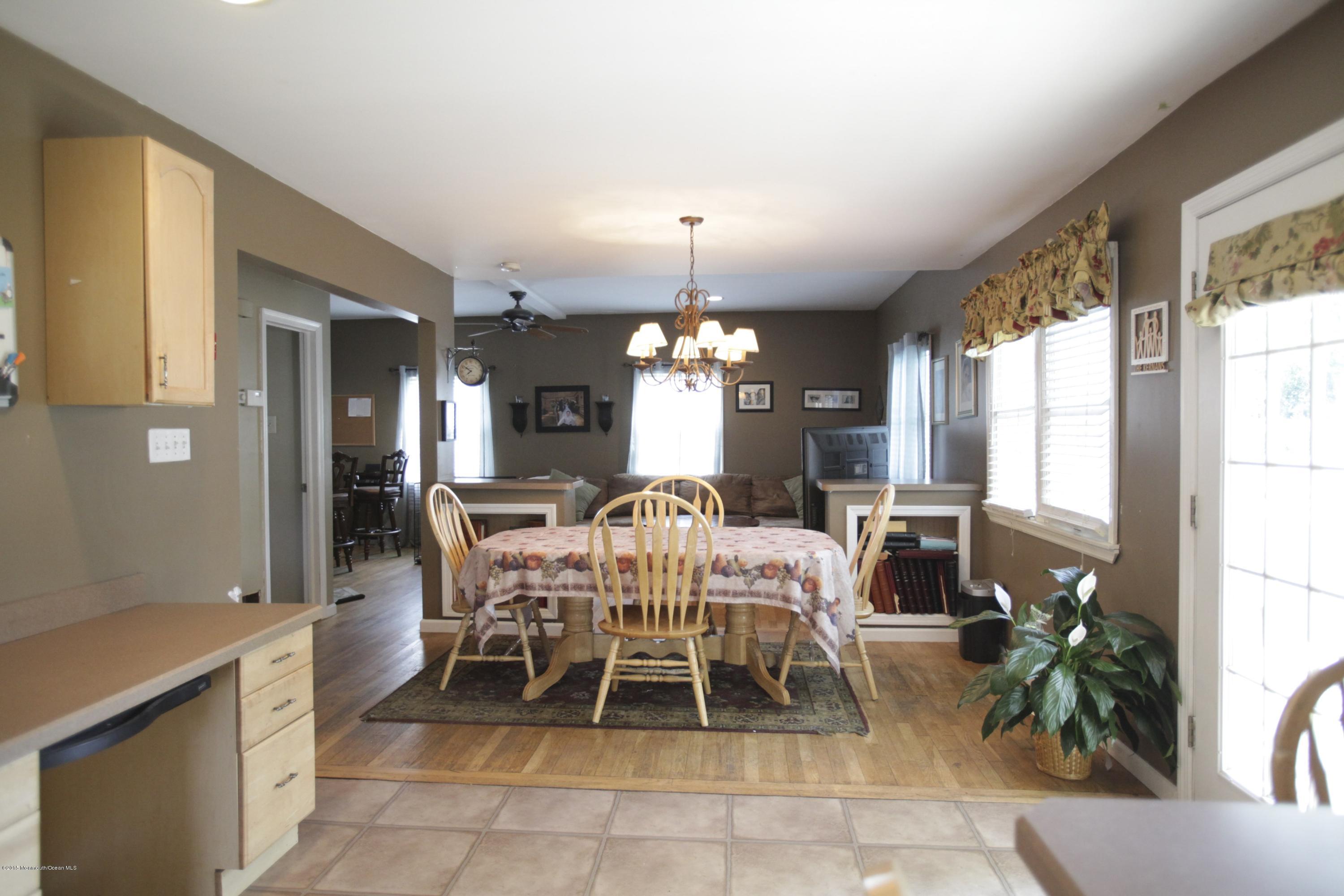638 Hopping Road Belford, NJ 07718 - Photo 8 of 27 010_BREAFAST AREA