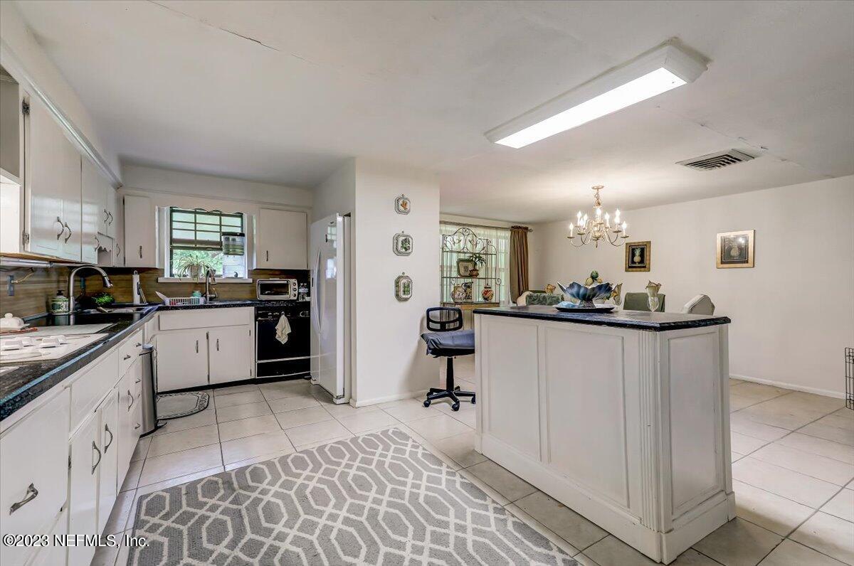 11010 Bridges Road Jacksonville, FL 32218 - Photo 9 of 49 09-Bridges RD-009
