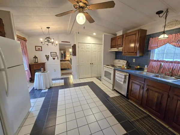$179,900 | 91 Zachary Drive, Hooksett, NH 03106