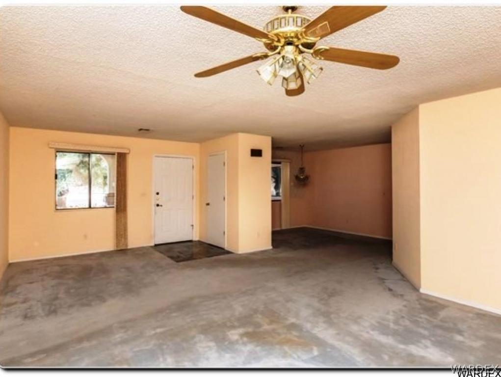 785 Pegasus Ranch Road Bullhead City, AZ 86429 - Photo 6 of 33 Living Room