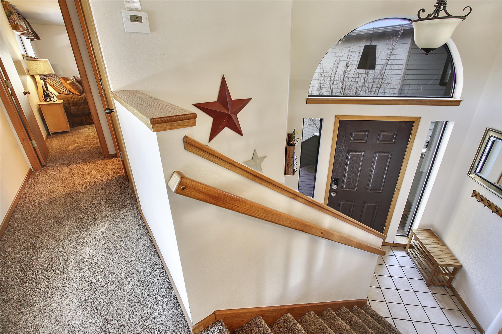 17730 West Core Road, Unit 2 FAIRWAY VILLAGE Sunriver, OR 97707 - Photo 26 of 30 main level-stairs-0b8a3194