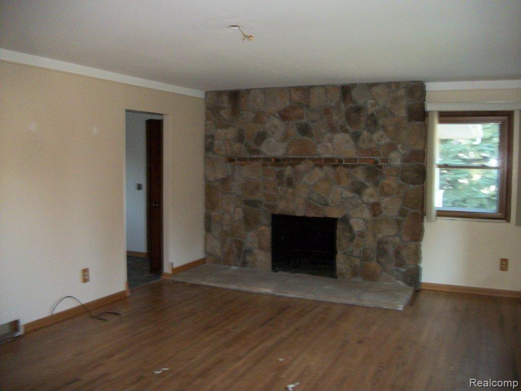 4399 Morgan Road Lake Orion, MI 48359 - Photo 3 of 7 100_3585