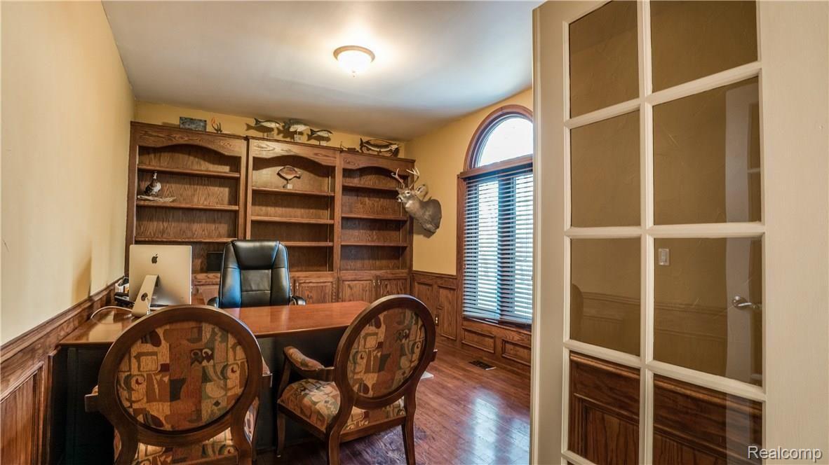 3687 Cedar Shake Drive Rochester, MI 48309 - Photo 24 of 61 mn flr office with judges panels and built in bookcases