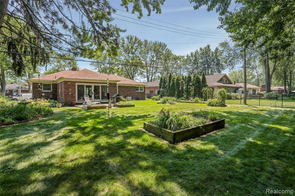 21235 River Road Grosse Pointe Woods, MI 48236 - Photo 27 of 33