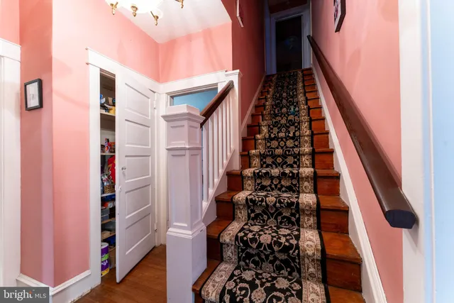 a view of entryway with a front door