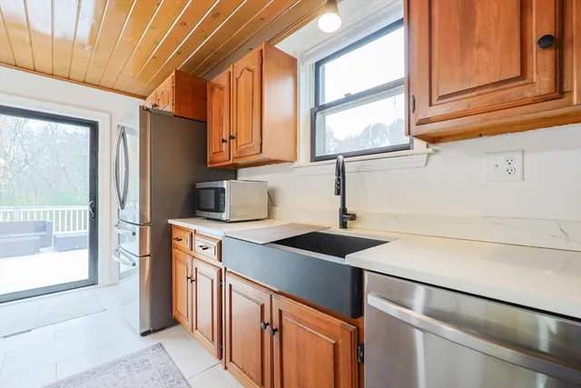 $745,000 | 6 Matthew Lane, Chelmsford, MA 01824