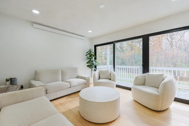 $745,000 | 6 Matthew Lane, Chelmsford, MA 01824