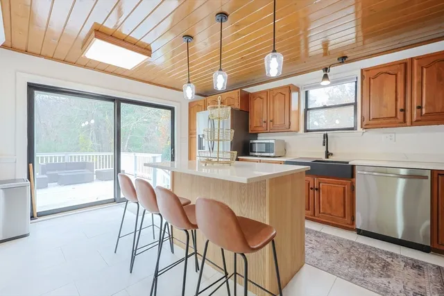 $745,000 | 6 Matthew Lane, Chelmsford, MA 01824