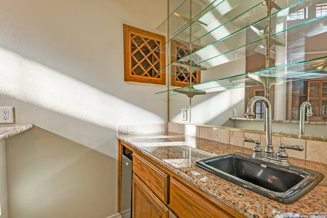 $5,000 | 104 South Warbler Way, Shavano Park, TX 78231