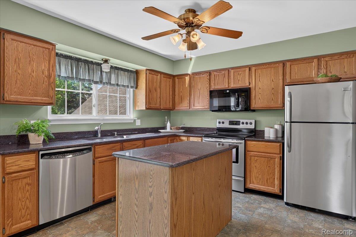 149 Ferndale Avenue Rochester, MI 48307 - Photo 20 of 41 15-2026.07.31_ACloutier_FerndaleRoch_105.jpg