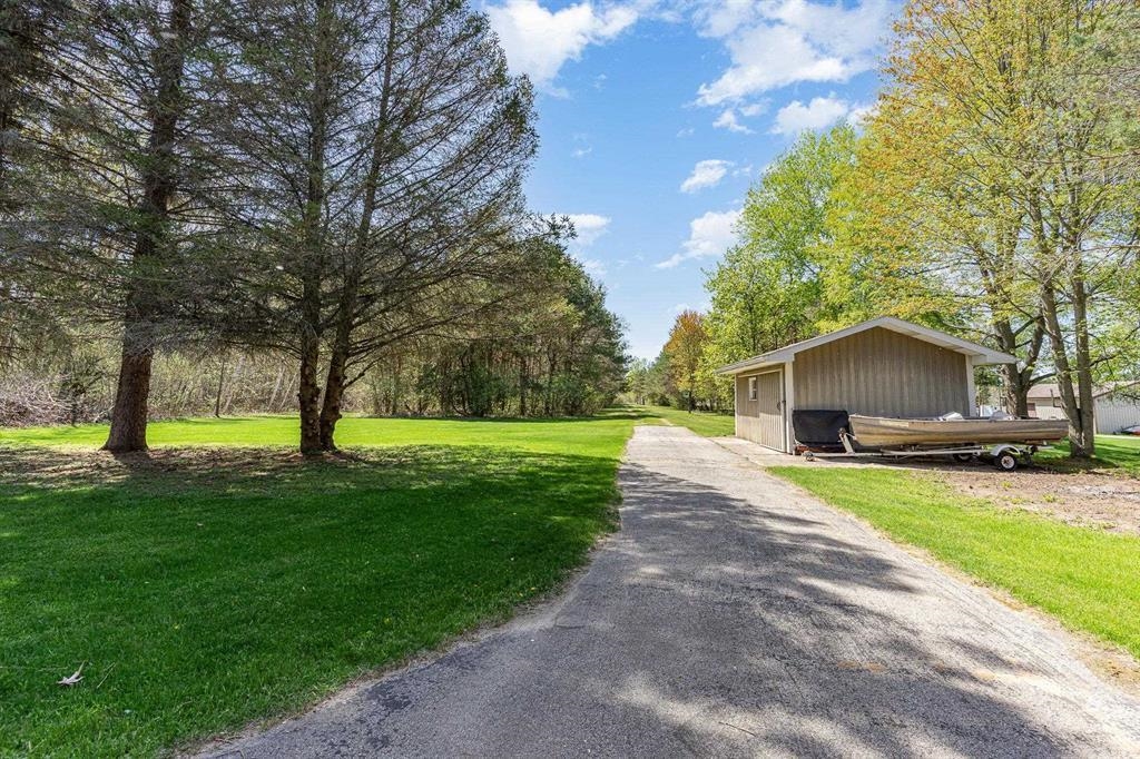 607 White Road Gladwin, MI 48624 - Photo 11 of 40