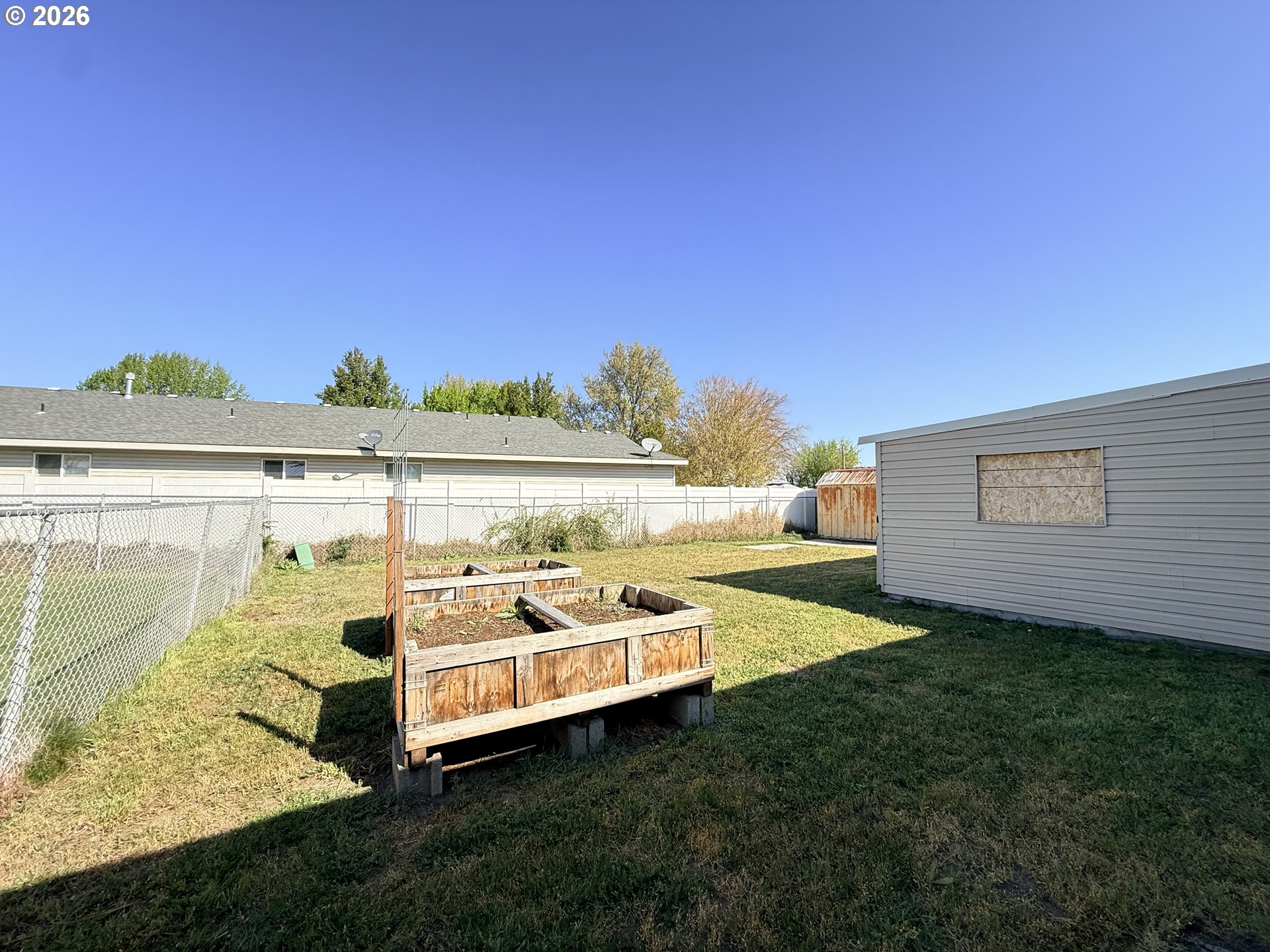 1330 West Sunland Avenue Hermiston, OR 97838 - Photo 18 of 23 a view of a house with a yard