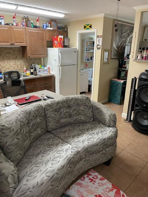 1021 Southeast Monterey Road, Unit A10 Stuart, FL 34994 - Photo 6 of 13 Living room