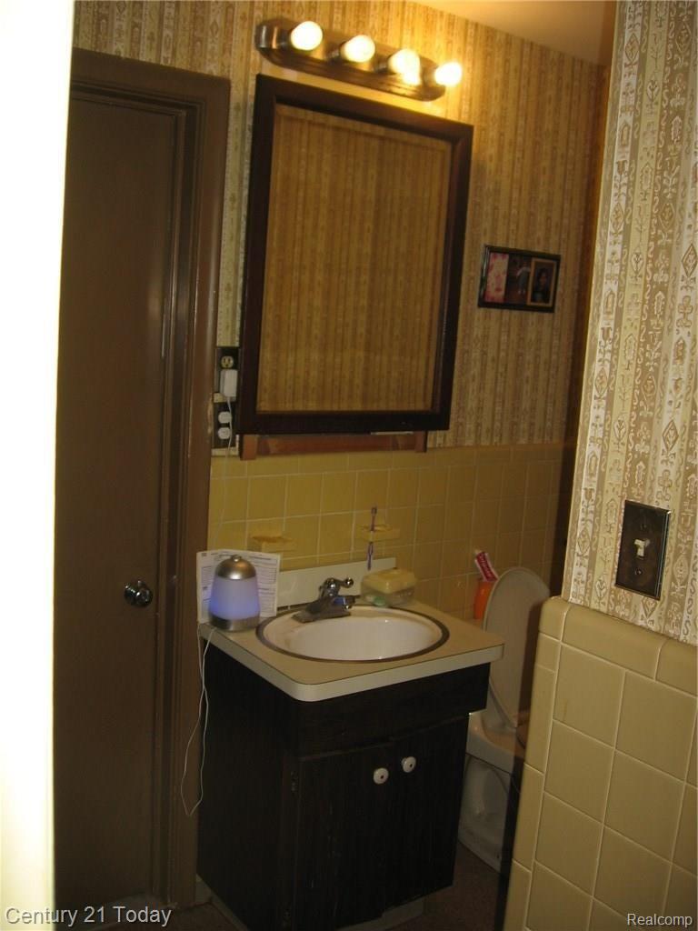 17601 Cornell Road Southfield, MI 48075 - Photo 17 of 24 IMG_1581.JPG