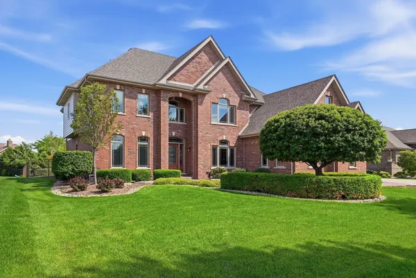 $789,900 | 24135 Lake Shore Drive, Manhattan, IL 60442