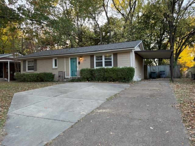 1219 South White Station Road Memphis, TN 38117 - Photo 2 of 18 front view of house with a yard
